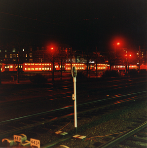 351177 Gezicht op het emplacement aan de zuidzijde van het N.S.-station Utrecht C.S. te Utrecht, vanaf het ...